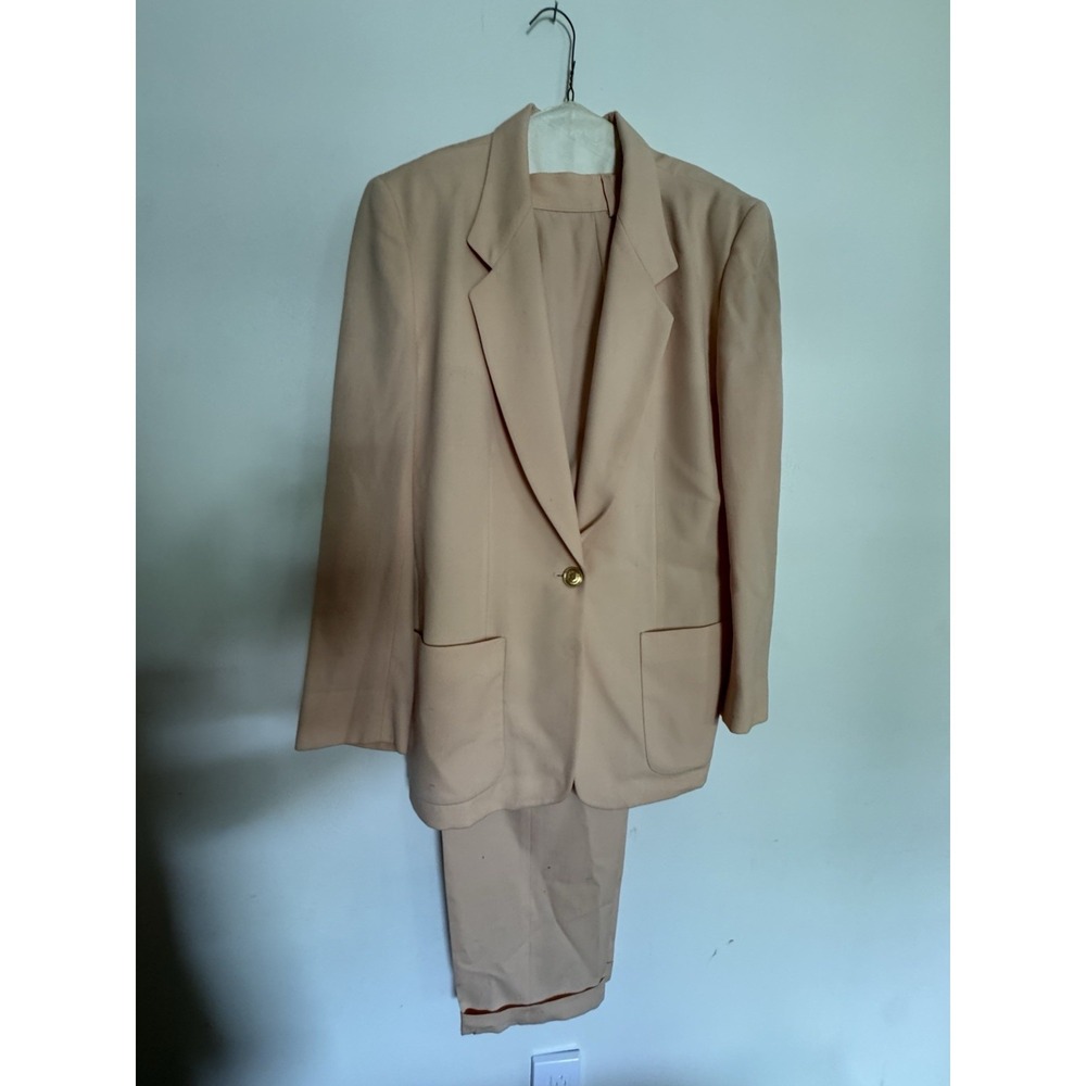 Liz Claiborne blush suit with gold button size 12 100% wool #preppy